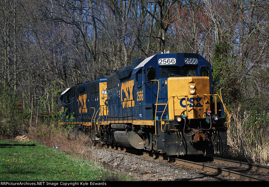 CSX GP38-2 #2566 on C764-17